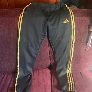 Cute Adidas bottoms too big for me to wear